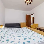 In 51279 * Dramalj